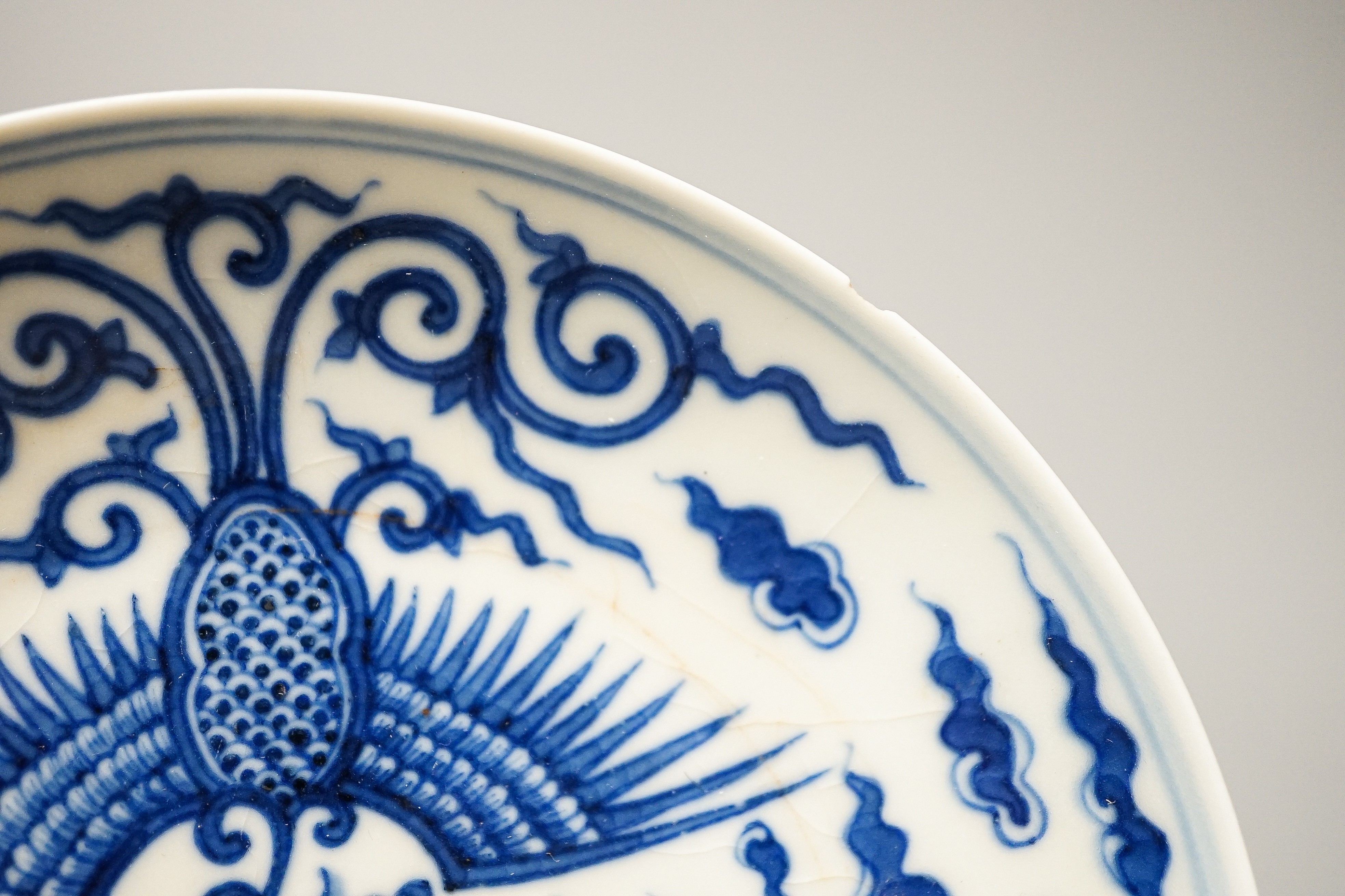 A Chinese blue and white ‘phoenix’ dish 16.5cm